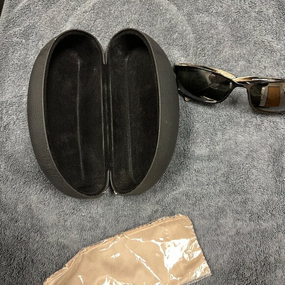Maui Jim Sunglasses - Picture 2 of 3